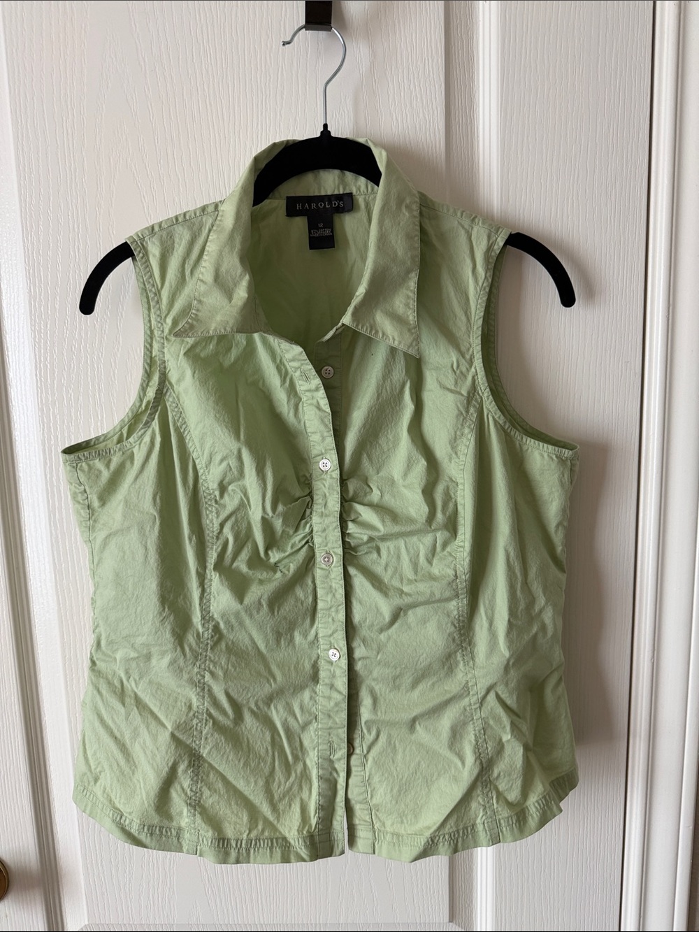 Harold's Light Green Sleeveless Ruched Button-Down Shirt